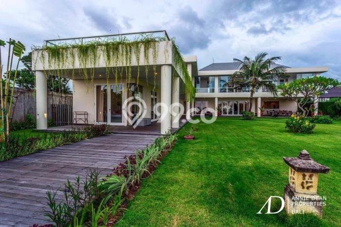 DIJUAL! Vila Kawasan , Luas 2800m2m², Posisi Strategis DIJUAL! Vila Kawasan , Luas 2800m2m², Posisi Strategis