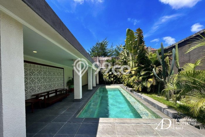 HOT DEAL! Vila Kawasan , Luas 410m2m², Lokasi Prima HOT DEAL! Vila Kawasan , Luas 410m2m², Lokasi Prima