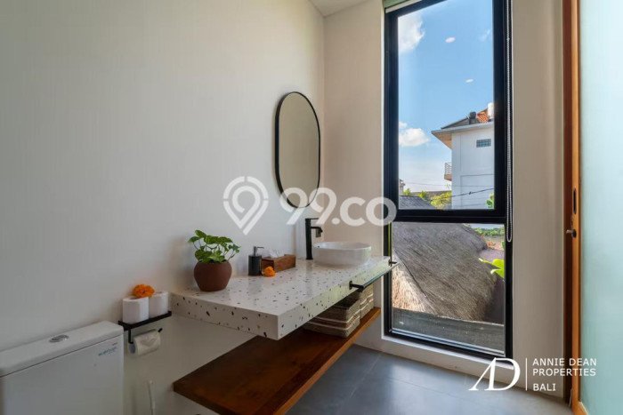 Bisnis Potensial! Vila di Canggu, Area 132m2m², Akses Mudah Fasilitas Umum Bisnis Potensial! Vila di Canggu, Area 132m2m², Akses Mudah Fasilitas Umum