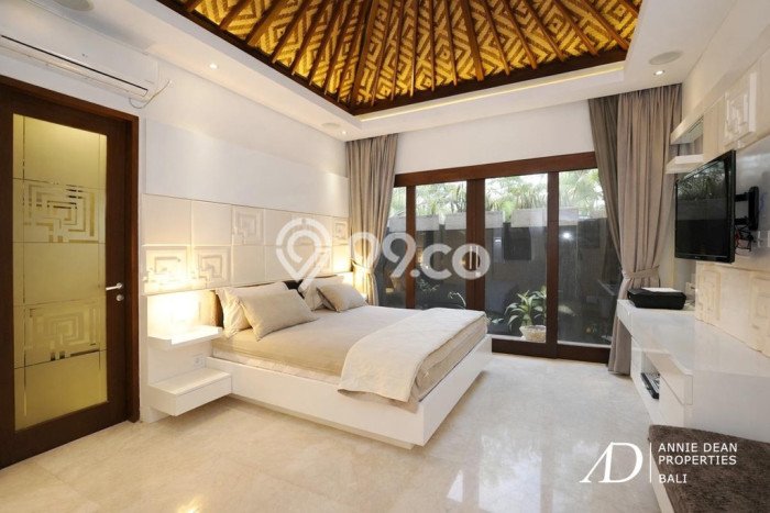 Ready to Use! Premium House LT 494m2 Desain Modern di Kerobokan Ready to Use! Premium House LT 494m2 Desain Modern di Kerobokan