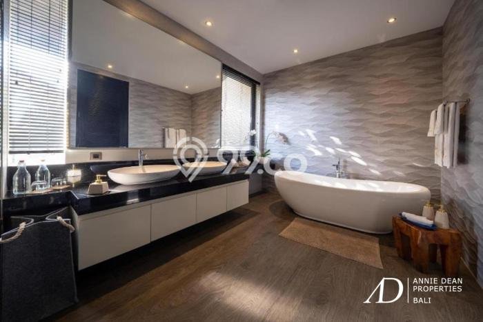 Ready to Use! Premium House LT 388m2 Desain Elegan di Seminyak Ready to Use! Premium House LT 388m2 Desain Elegan di Seminyak