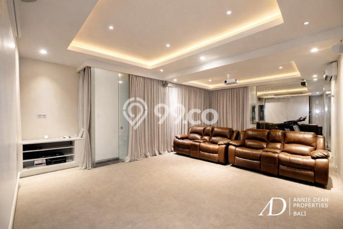 Ready to Use! Premium House LT 494m2 Desain Modern di Kerobokan Ready to Use! Premium House LT 494m2 Desain Modern di Kerobokan