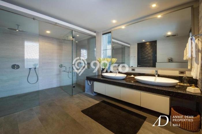 Ready to Use! Premium House LT 388m2 Desain Elegan di Seminyak Ready to Use! Premium House LT 388m2 Desain Elegan di Seminyak