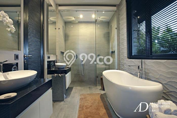 Ready to Use! Premium House LT 388m2 Desain Elegan di Seminyak Ready to Use! Premium House LT 388m2 Desain Elegan di Seminyak
