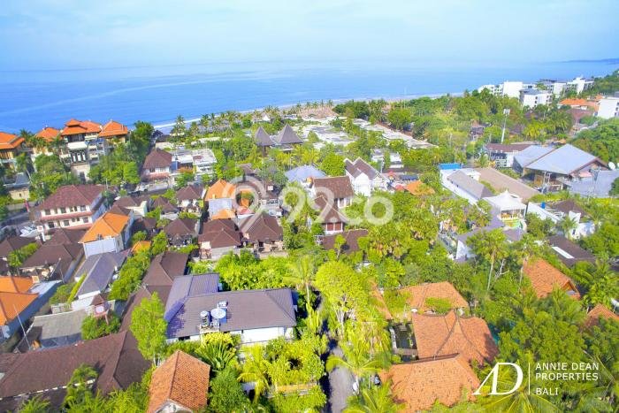 Ready to Use! Premium House LT 388m2 Desain Elegan di Seminyak Ready to Use! Premium House LT 388m2 Desain Elegan di Seminyak