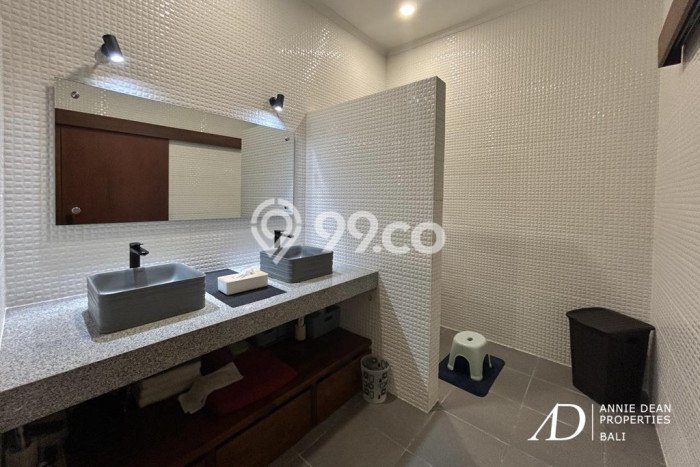 HOT DEAL! Vila Kawasan , Luas 410m2m², Lokasi Prima HOT DEAL! Vila Kawasan , Luas 410m2m², Lokasi Prima