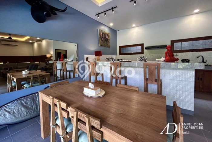 HOT DEAL! Vila Kawasan , Luas 410m2m², Lokasi Prima HOT DEAL! Vila Kawasan , Luas 410m2m², Lokasi Prima