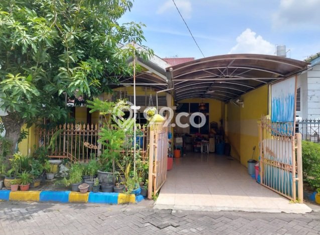 For Sale Rumah 4 Kamar Lokasi Ideal Bagus dan Strategis di Rungkut For Sale Rumah 4 Kamar Lokasi Ideal Bagus dan Strategis di Rungkut