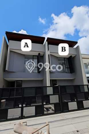 For Sale Rumah 4 Kamar Lokasi Strategis Nyaman dan Strategis di Rungkut For Sale Rumah 4 Kamar Lokasi Strategis Nyaman dan Strategis di Rungkut