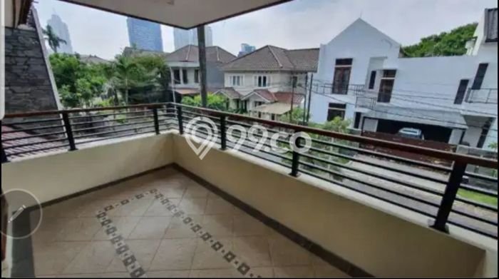 Rumah Berkualitas dengan 4 Kamar Tidur di Kawasan Elite Kebayoran Lama, Jakarta Selatan Rumah Berkualitas dengan 4 Kamar Tidur di Kawasan Elite Kebayoran Lama, Jakarta Selatan