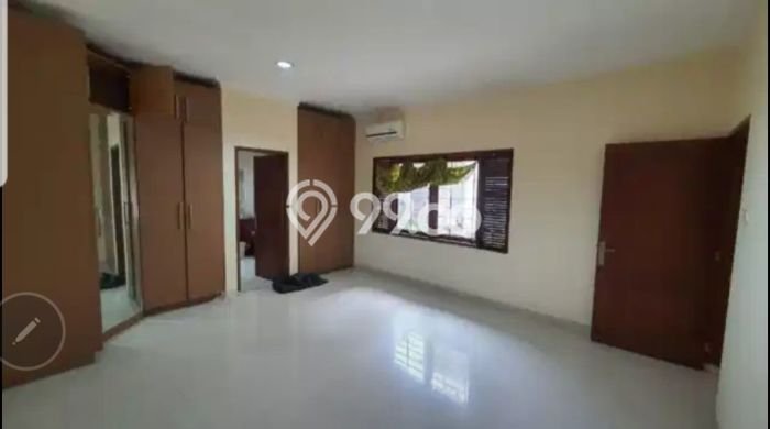Rumah Berkualitas dengan 4 Kamar Tidur di Kawasan Elite Kebayoran Lama, Jakarta Selatan Rumah Berkualitas dengan 4 Kamar Tidur di Kawasan Elite Kebayoran Lama, Jakarta Selatan
