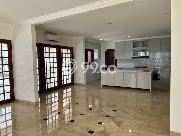 NEW LISTING! Rumah Strategis di Simprug, Luas 641m² Bangunan 581m² NEW LISTING! Rumah Strategis di Simprug, Luas 641m² Bangunan 581m²