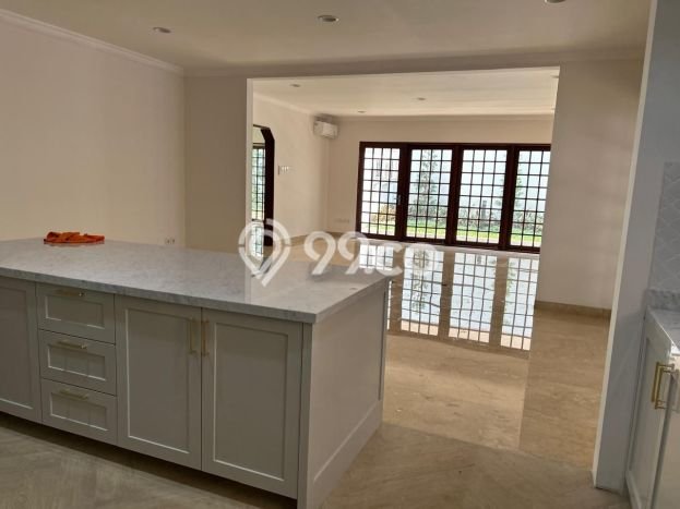NEW LISTING! Rumah Strategis di Simprug, Luas 641m² Bangunan 581m² NEW LISTING! Rumah Strategis di Simprug, Luas 641m² Bangunan 581m²