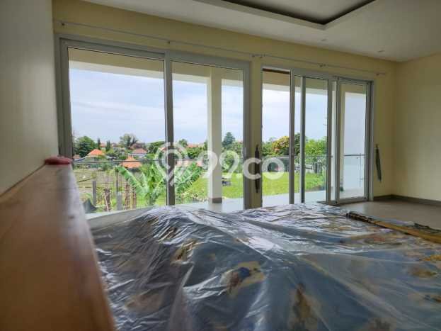 Vila di , Area 300m2m², Area Strategis Vila di , Area 300m2m², Area Strategis