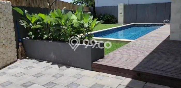 Vila di , Area 300m2m², Area Strategis Vila di , Area 300m2m², Area Strategis