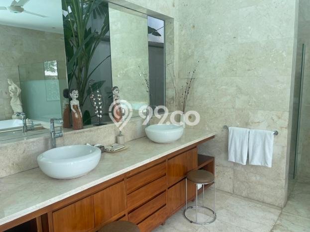 Vila di , Luas 1130m2m², Ideal untuk hunian keluarga Vila di , Luas 1130m2m², Ideal untuk hunian keluarga