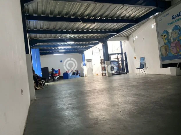Komersial untuk Disewa di Pusat Bandung Luas Bangunan 350m2 Komersial untuk Disewa di Pusat Bandung Luas Bangunan 350m2