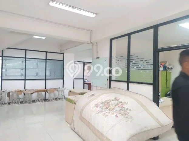 Kantor Disewa di Jakarta Selatan dengan LB 790m2 Area Komersial Ramai Kantor Disewa di Jakarta Selatan dengan LB 790m2 Area Komersial Ramai