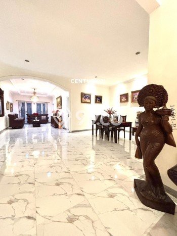 Dijual Rumah Luas Elegan Dengan View Cantik di Gading Serpong, Tangerang Dijual Rumah Luas Elegan Dengan View Cantik di Gading Serpong, Tangerang