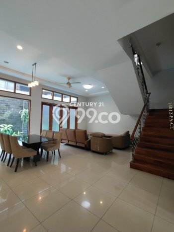 Rumah 4 Kamar Lengkap Dikontrakkan di Kebayoran Baru Harga Kompetitif Rumah 4 Kamar Lengkap Dikontrakkan di Kebayoran Baru Harga Kompetitif