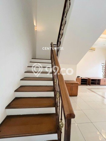 Rumah Elit Modern Tanpa Renovasi di Lebak Bulus Jakarta Selatan Rumah Elit Modern Tanpa Renovasi di Lebak Bulus Jakarta Selatan