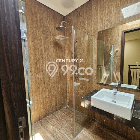 Rumah Mewah LB 300m2 Siap Huni Desain Elegan di Pondok Indah, Jakarta Selatan Rumah Mewah LB 300m2 Siap Huni Desain Elegan di Pondok Indah, Jakarta Selatan