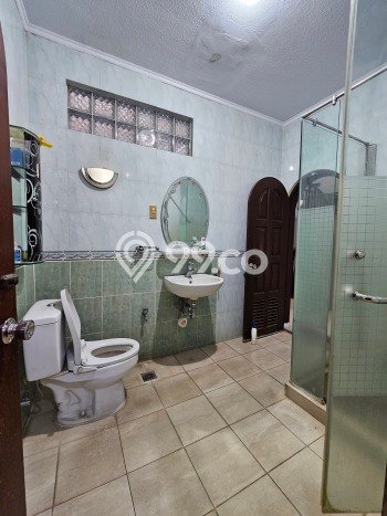 Rumah Kawasan Medan Timur, LT 164m², LB 360m² Rumah Kawasan Medan Timur, LT 164m², LB 360m²