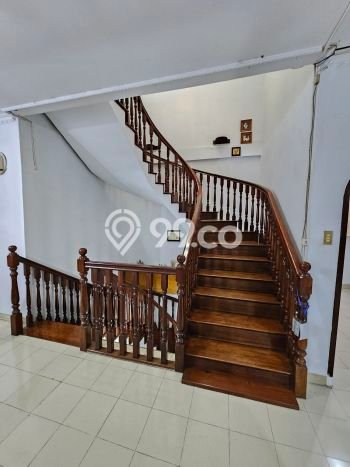 Rumah Kawasan Medan Timur, LT 164m², LB 360m² Rumah Kawasan Medan Timur, LT 164m², LB 360m²