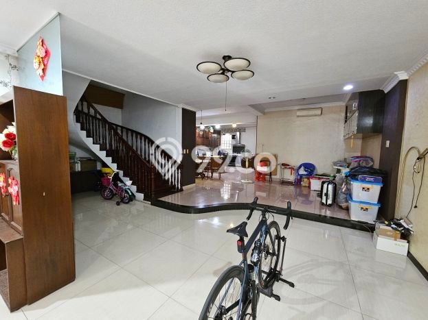 SIAP HUNI! Rumah Asri di Medan Timur, Luas 164m² LB 360m² SIAP HUNI! Rumah Asri di Medan Timur, Luas 164m² LB 360m²