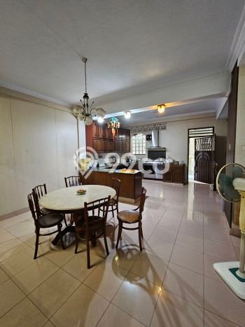 SIAP HUNI! Rumah Asri di Medan Timur, Luas 164m² LB 360m² SIAP HUNI! Rumah Asri di Medan Timur, Luas 164m² LB 360m²