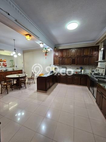 SIAP HUNI! Rumah Asri di Medan Timur, Luas 164m² LB 360m² SIAP HUNI! Rumah Asri di Medan Timur, Luas 164m² LB 360m²