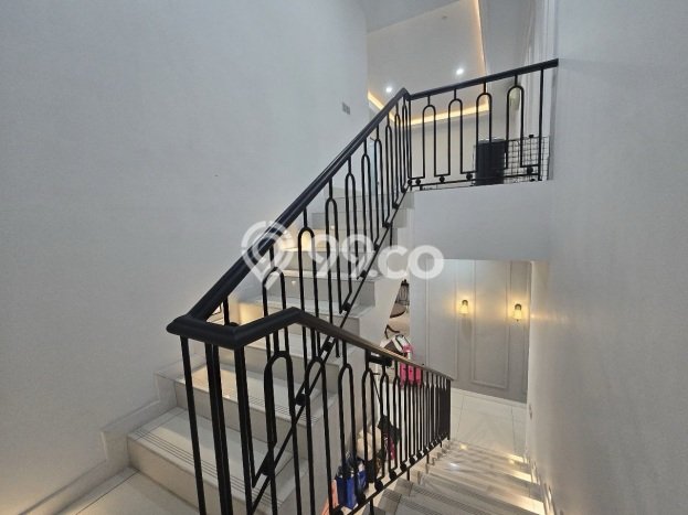 Rumah di , 5 KM, Design Modern, Luas 247m2m² Bangunan 420m2m² Rumah di , 5 KM, Design Modern, Luas 247m2m² Bangunan 420m2m²