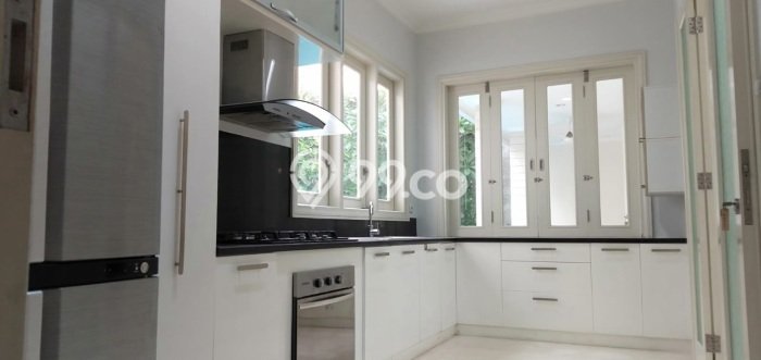 SPECIAL LISTING! Rumah di , 4 KT, Akses Pusat Kota, LT 500m2m² LB 550m2m² SPECIAL LISTING! Rumah di , 4 KT, Akses Pusat Kota, LT 500m2m² LB 550m2m²