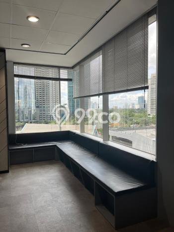 Unit Kantor Tersedia di Sudirman Spesifikasi LB 300m2 Unit Kantor Tersedia di Sudirman Spesifikasi LB 300m2