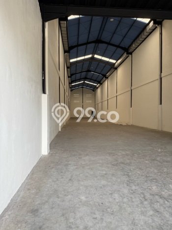 Gudang Disewa di Tangerang dengan LB 425m2 Area Komersial Ramai Gudang Disewa di Tangerang dengan LB 425m2 Area Komersial Ramai