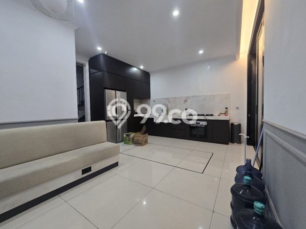 Rumah di , 5 KM, Design Modern, Luas 247m2m² Bangunan 420m2m² Rumah di , 5 KM, Design Modern, Luas 247m2m² Bangunan 420m2m²