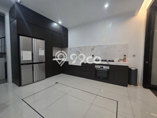 Rumah di , 5 KM, Design Modern, Luas 247m2m² Bangunan 420m2m² Rumah di , 5 KM, Design Modern, Luas 247m2m² Bangunan 420m2m²
