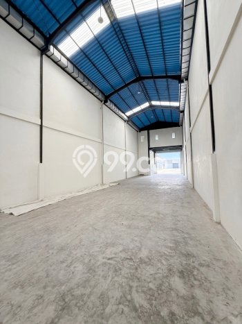 Gudang Disewa di Tangerang dengan LB 425m2 Area Komersial Ramai Gudang Disewa di Tangerang dengan LB 425m2 Area Komersial Ramai