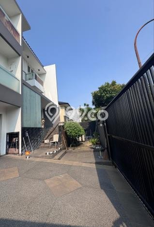 Rumah Mewah LB 720m2 Siap Huni Desain Elegan di Kalideres, Jakarta Barat Rumah Mewah LB 720m2 Siap Huni Desain Elegan di Kalideres, Jakarta Barat