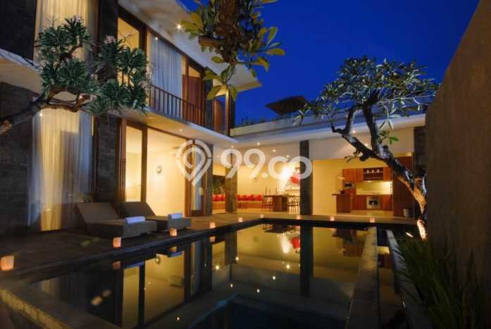 Rumah Mewah LB 350m2 Siap Pakai Desain Elegan di Kerobokan Kelod, Badung Rumah Mewah LB 350m2 Siap Pakai Desain Elegan di Kerobokan Kelod, Badung