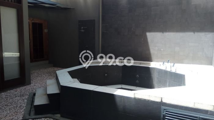 Ready to Use! Luxury House LT 902m2 Desain Elegan di Setra Duta Ready to Use! Luxury House LT 902m2 Desain Elegan di Setra Duta