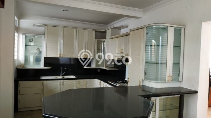 For Sale! Luxury House LT 617m2 Desain Elegan di Setra Sari For Sale! Luxury House LT 617m2 Desain Elegan di Setra Sari
