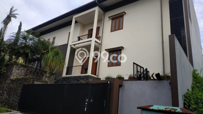 Rumah Elit Modern Tanpa Renovasi di Setra Duta Bandung Rumah Elit Modern Tanpa Renovasi di Setra Duta Bandung