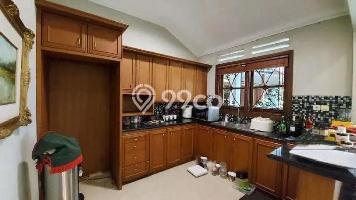 Rumah Elit LB 450m2 Siap Pakai Desain Elegan di Sayap Dago, Bandung Rumah Elit LB 450m2 Siap Pakai Desain Elegan di Sayap Dago, Bandung