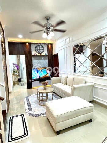 Jual Rumah Luas Megah Dengan View Eksklusif di Grand Wisata, Bekasi Jual Rumah Luas Megah Dengan View Eksklusif di Grand Wisata, Bekasi