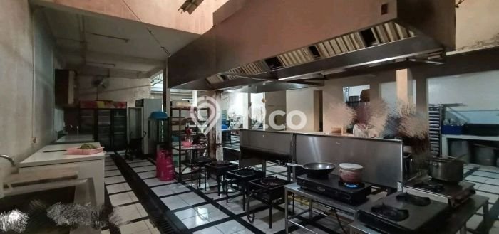Komersial Bagus Dijual LB 314m2 Lokasi Strategis Jakarta Barat Area Cocok untuk Berbisnis Komersial Bagus Dijual LB 314m2 Lokasi Strategis Jakarta Barat Area Cocok untuk Berbisnis