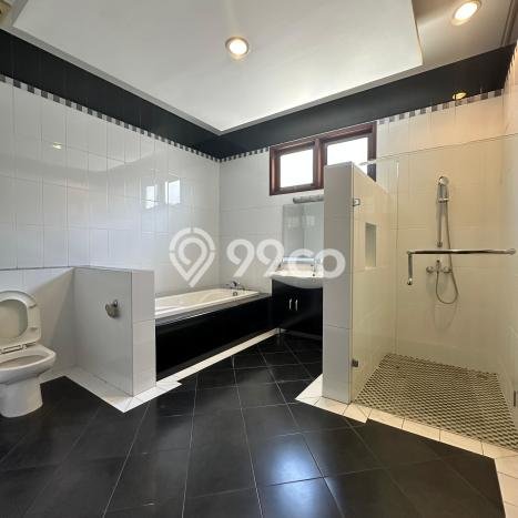 Rumah Disewakan Jakarta Selatan LT 620m2 LB 800m2 Kawasan Pondok Indah Rumah Disewakan Jakarta Selatan LT 620m2 LB 800m2 Kawasan Pondok Indah