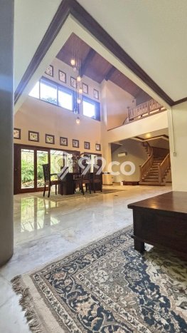 Hunian Modern Disewakan di Pondok Indah Jakarta Selatan 5 KT & 4 KM Hunian Modern Disewakan di Pondok Indah Jakarta Selatan 5 KT & 4 KM