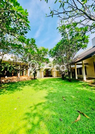 Sewa Rumah Nyaman di Pondok Indah LT 1500m2 / LB 700m2 Kondisi Bagus Sewa Rumah Nyaman di Pondok Indah LT 1500m2 / LB 700m2 Kondisi Bagus