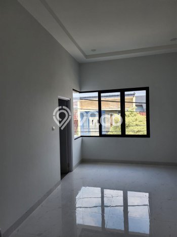 Rumah Mewah Siap Huni LT 137m2 di Serpong, Tangerang Selatan Rumah Mewah Siap Huni LT 137m2 di Serpong, Tangerang Selatan